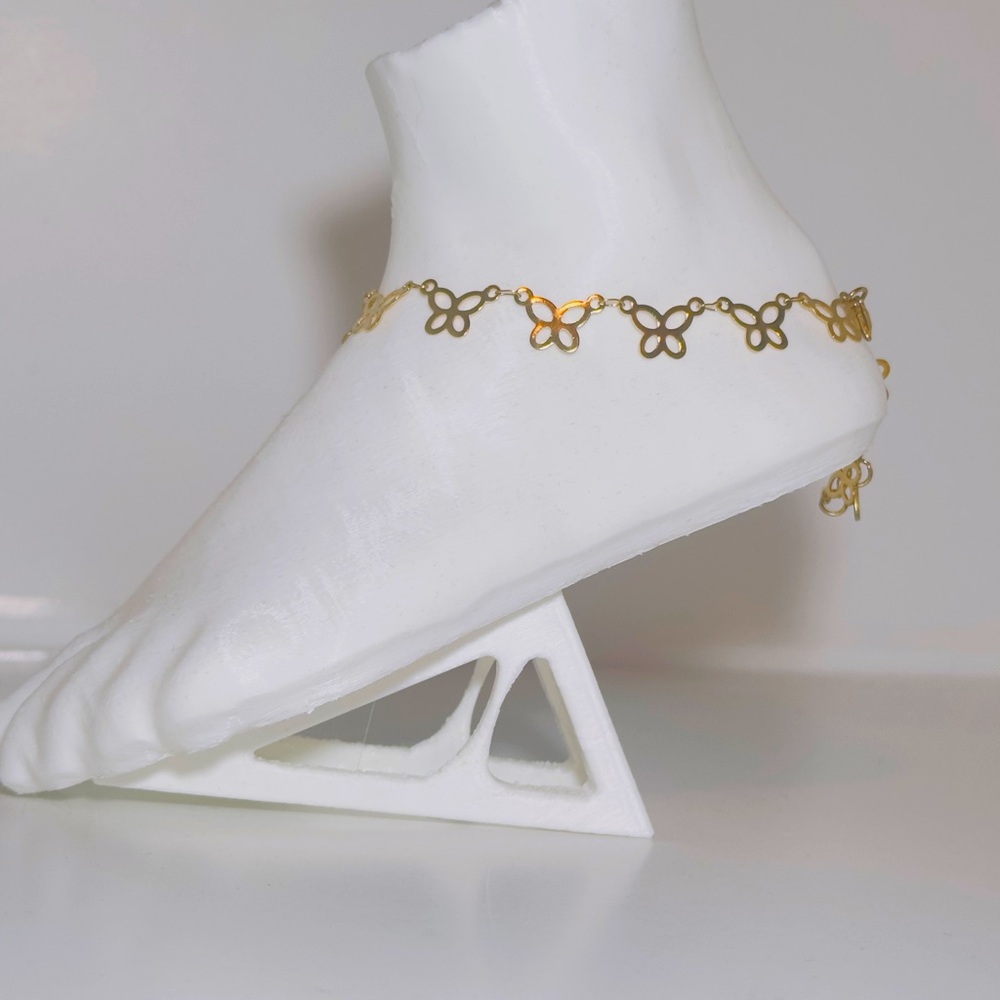 Surrounded butterflies anklet